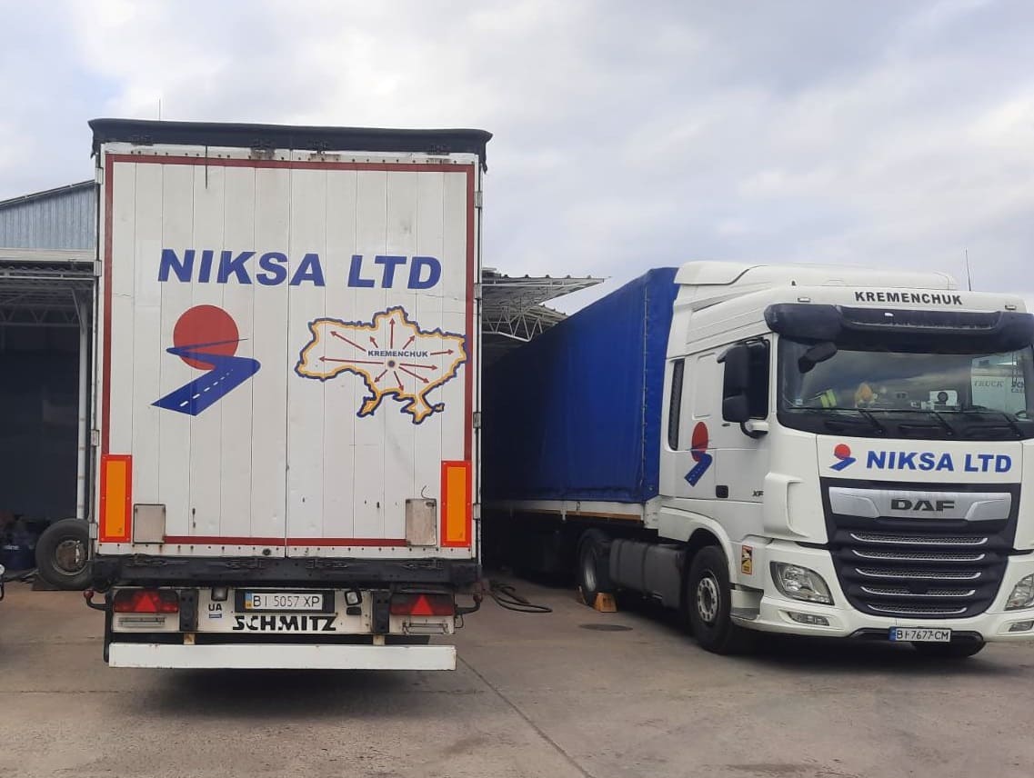 Команда Нікса ЛТД за роботою